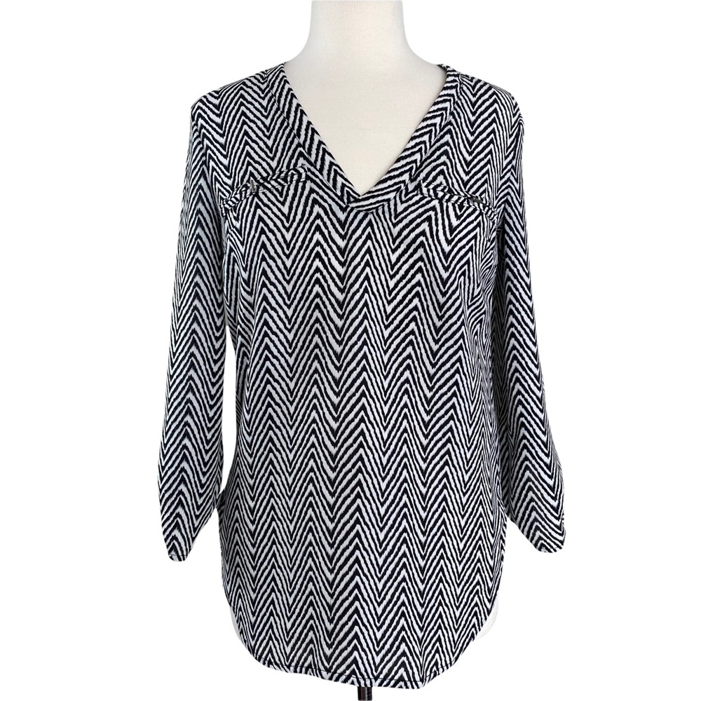 DYNAMITE Black and White Chevron Print Blouse Size XS